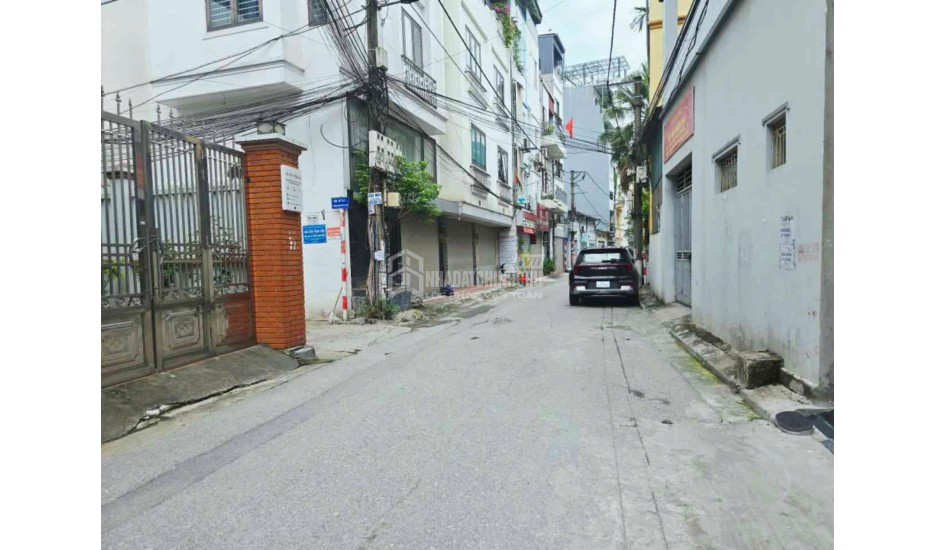 Cô Lan cán bộ về hưu gửi bán nhà trung tâm Thạch Bàn, Long Biên dưới 6.6 tỷ. DT 40m2